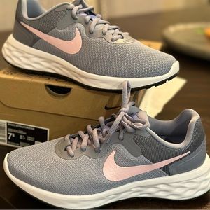 Nike Revolution 6 Next Nature SIZE 7.5
Ladies Road Running Shoes